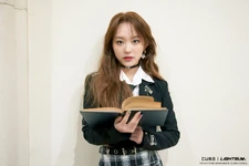 Yujeong Into The Light Jacket Behind (3).jpg (1,008 KB)