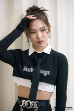 Huiyeon Into The Light Jacket Behind (1).jpg (910 KB)