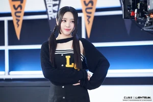 Hina Into The Light Alive MV behind (12).jpg (107 KB) "ALIVE"