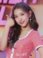 Huiyeon (June 10, 2021) Vanilla Showcase pictorial (02)