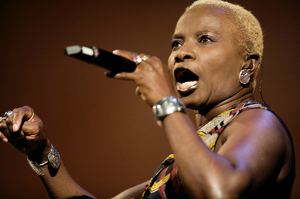 Kidjo mic.png