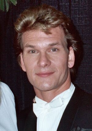 Patrick Swayze - 1990 Grammy Awards (cropped)