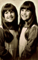Twins-holding-hands-cute.jpg (32 KB) Linsay and Sidney Greenbush as Carrie