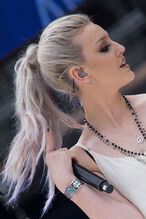 19-perrie-edwards-hair