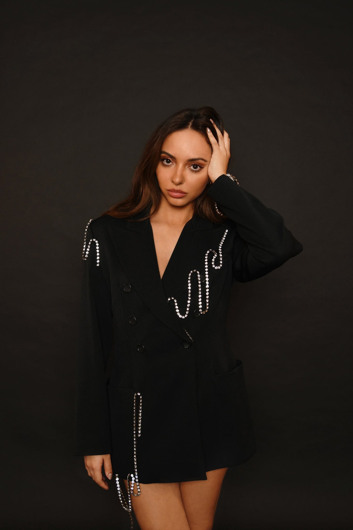 Jade Thirlwall Of Little Mix Has Gray Hair Now, Proving Silver