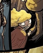 Сестра мальчика-беженца, но со светлыми волосами.