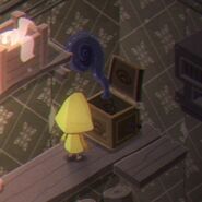 A leech as a jack-in-the-box in Very Little Nightmares.