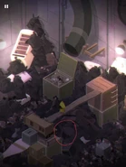 Сломанный телевизор на свалке (для наглядности выделен красным).