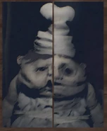 Два соединённых вместе портрета Поваров-близнецов.