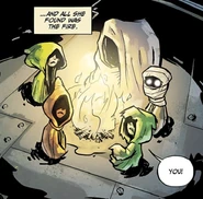 Мальчик в зелёном заметил Шестую.