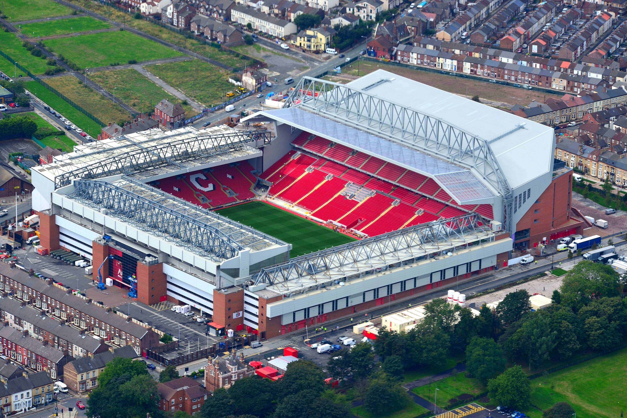 File:Liverpool FC crest on Walton Breck Road.jpg - Wikipedia