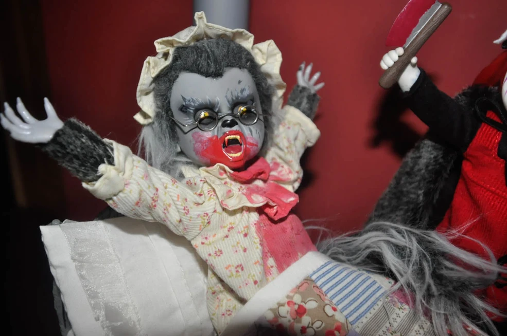 Poupée Living Dead Dolls – Little Red Riding Hood, Scary Tales, Mezco, Neuve