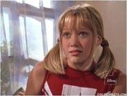 S1E1 Lizzie McGuire pigtails