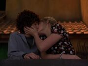 Lizzie Gordo kiss