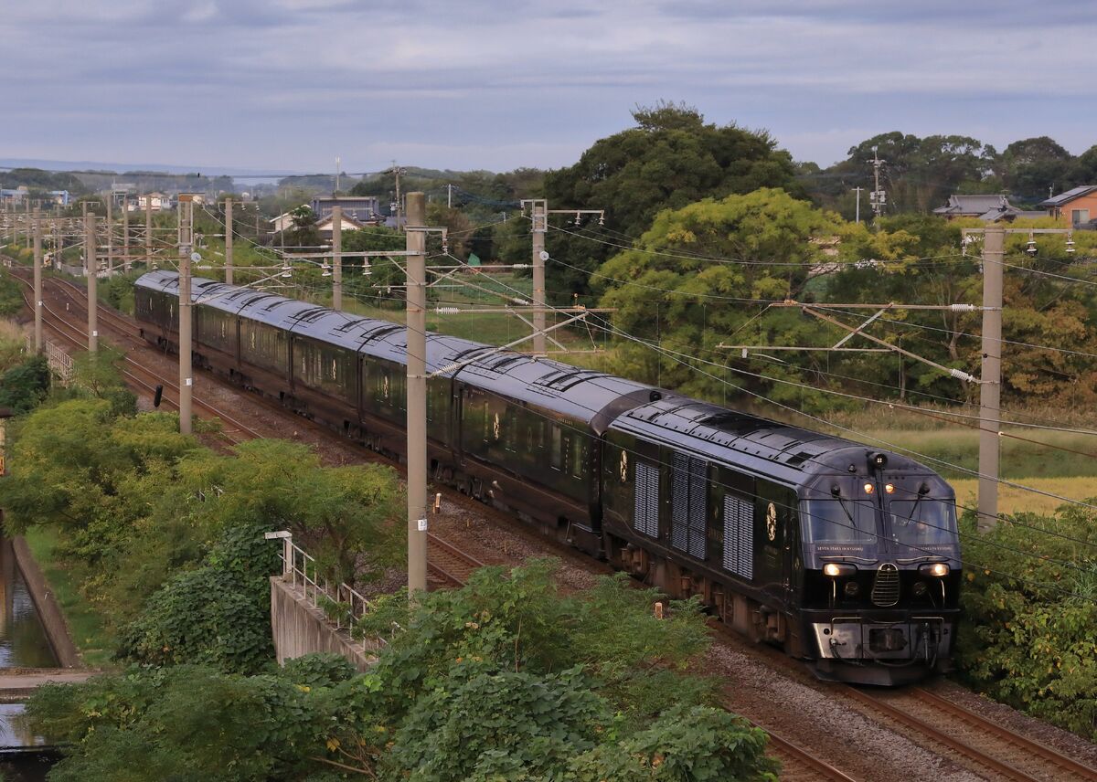 Amazon.com: Kato N-Gauge Cruise Train Nanatsuboshi in Kyushu