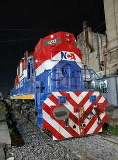 Engine #8232 the last RSD16 intervened in Talleres Villa Diego, in front of the loaded roller, on its first trip to Empalme Norte.