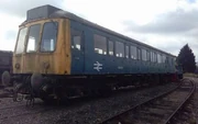 W51372-arrives-at-Toddington-400x250
