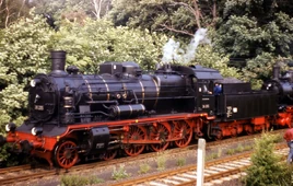 1200px-Dampflokomotive Sächsische XII H2