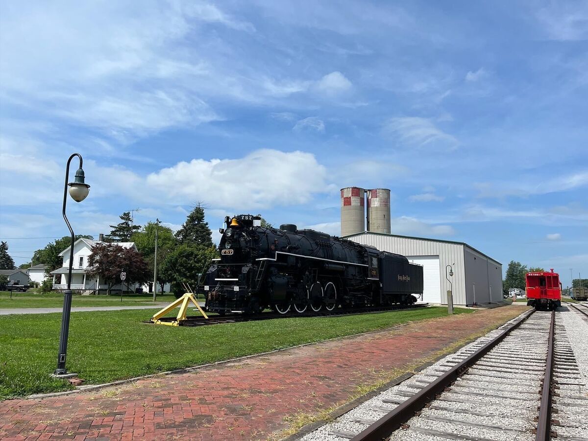 File:New York, Chicago & St. Louis Railroad (Nickel Plate Road) - 757 steam  locomotive (S-2 2-8-4) & tender 1 (26514541484).jpg - Wikipedia