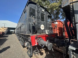 E1102