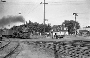 G5s-38-Train-westbound Jct of Creedmoor-Branch-Floral Park-c. 1950