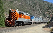 2 P42DCs on an excursion pulled by Western Pacific GP20 #2001.
