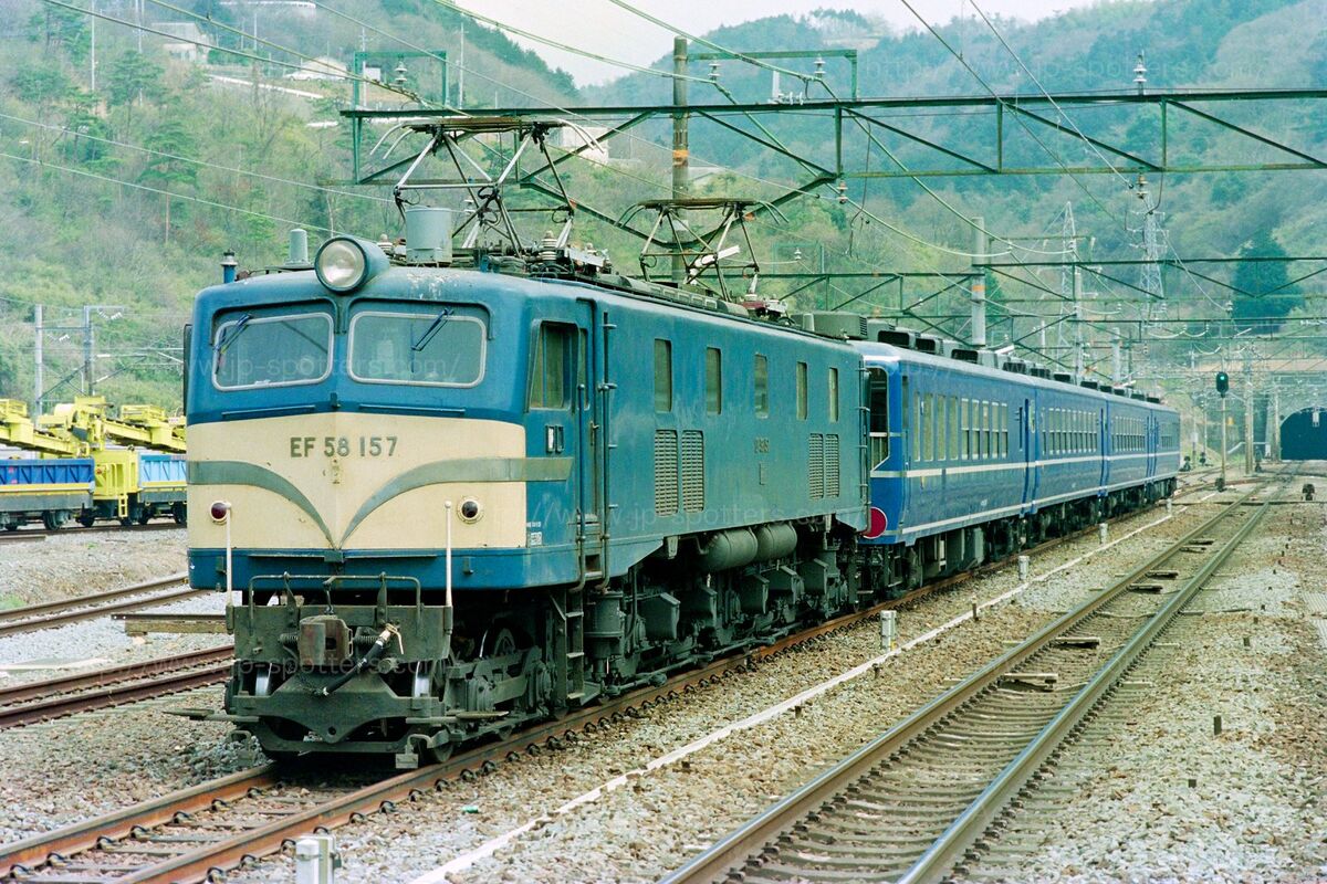 Club N Caldes: Kato 3038 EF58 61 Electric Loyal Locomotive