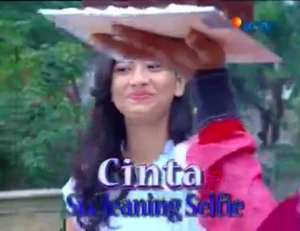 1Cinta Si Cleaning Selfie