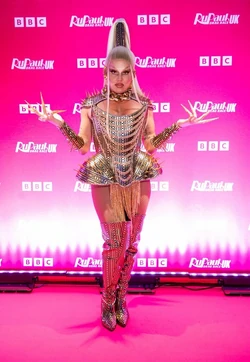 MichaelMarouliFinalePartyLook