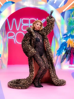 AdoraBlackEntranceLook