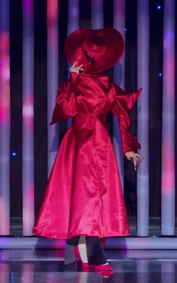 TessaTesticleVillainLook