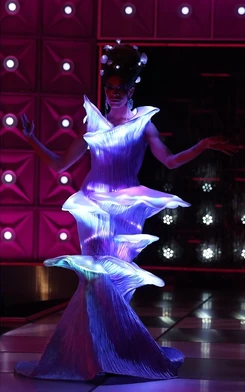 YvieGlowingLook