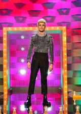 JavierCalvoE4Look.jpg (415 kB) Look del episodio 4