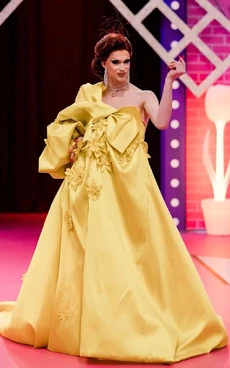 TheCountessEntranceLook