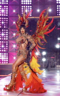 KahannaMontreseFamousForeverLook