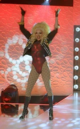 Queens Down Under Performance Look