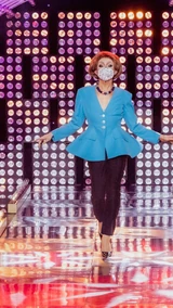 Look de 'Night of a 1,000 Angies'