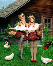 Look no emitido de 'Drag Family Resemblance'