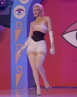 ElektraVandergeldImperialLook2