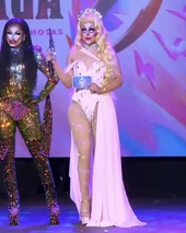 Look de copresentadora de las audiciones