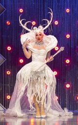 Successor Crowning Look