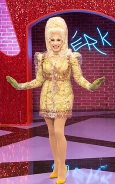 VivianEntranceLook