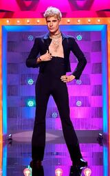 JavierCalvoE3Look.jpg (96 kB) Look del episodio 3