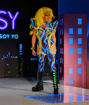 KainaMartinezNeonLook