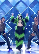 Look de la actuación de "The Villian"