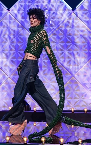 DragCouenneOffTheFrameLook