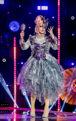 KateButchMirrorMirrorLook