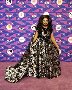 LaCarreraLMD4PurpleCarpet