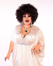 DarienneLakeSnatchGameLook.jpg (170 kB) Look no emitido del Snatch Game – Elizabeth Taylor