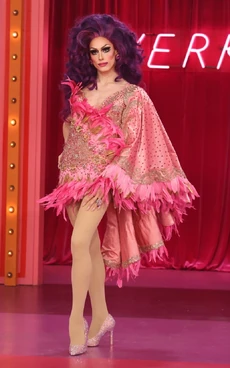 JasmineKennedieEntranceLook